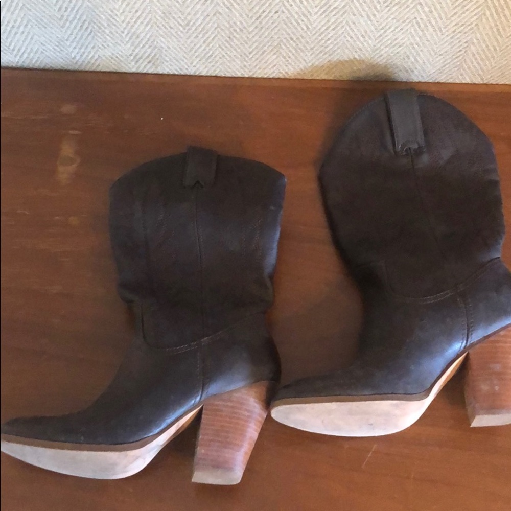 Miranda Lamber boots